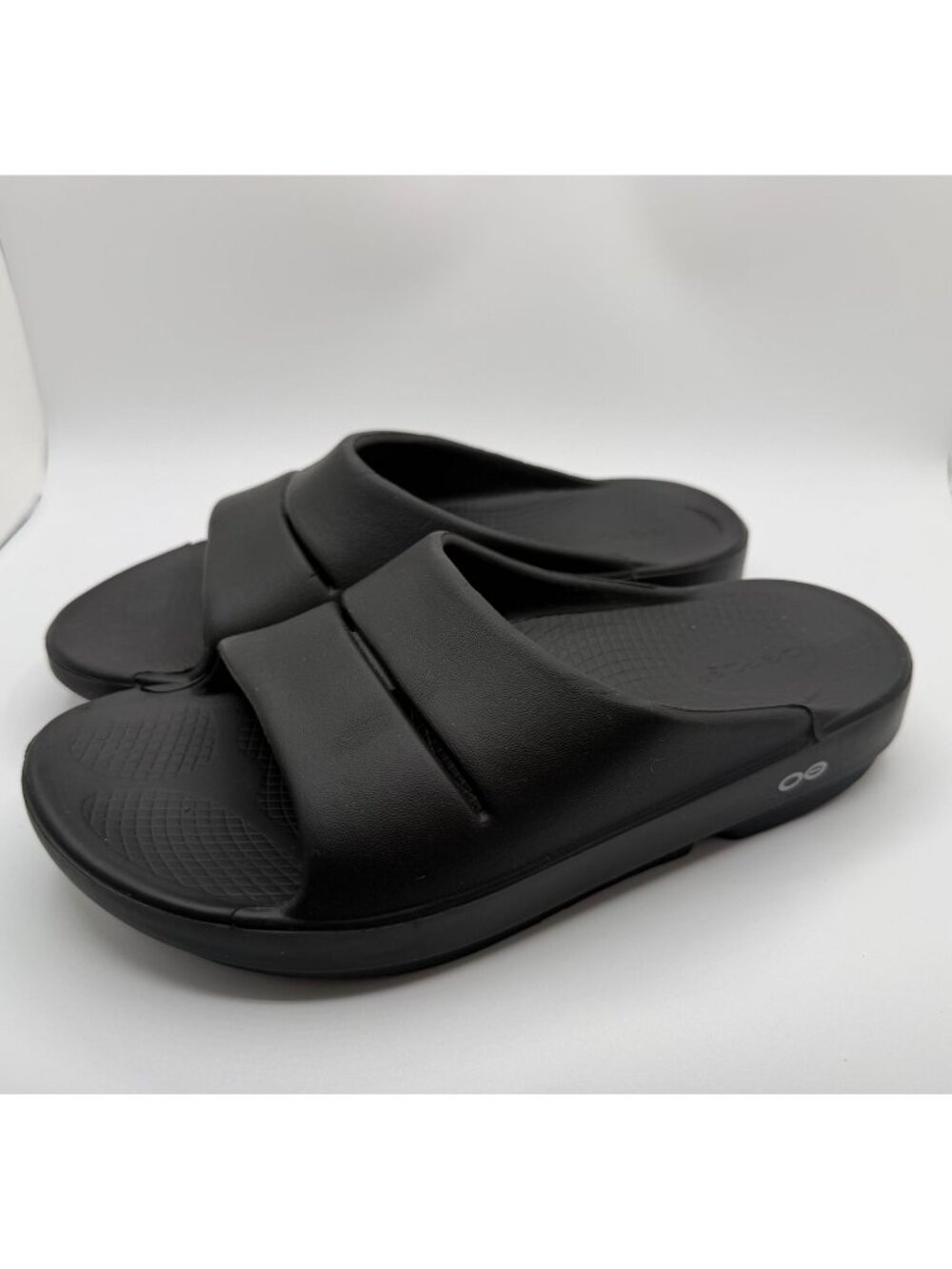 OOFOS Ooahh Recovery Slides Men's 7/ Women 9 Black Cushioned Wide Strap Shoes